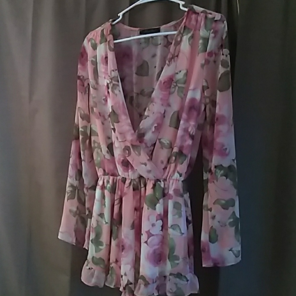 Long sleeve deep v-neck floral romper